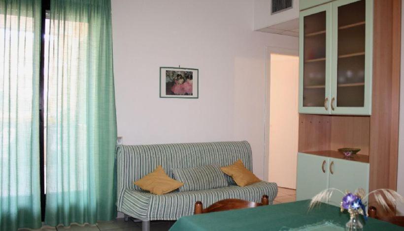 Trilocale Sissy sul mare room 2